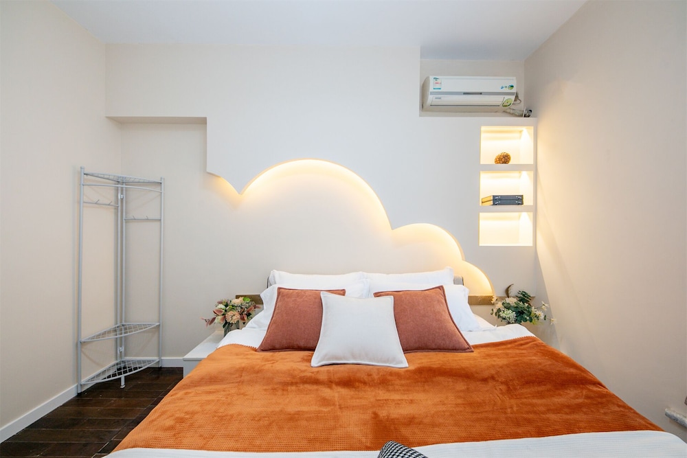 Baihong Riverview Drone Show Apartment