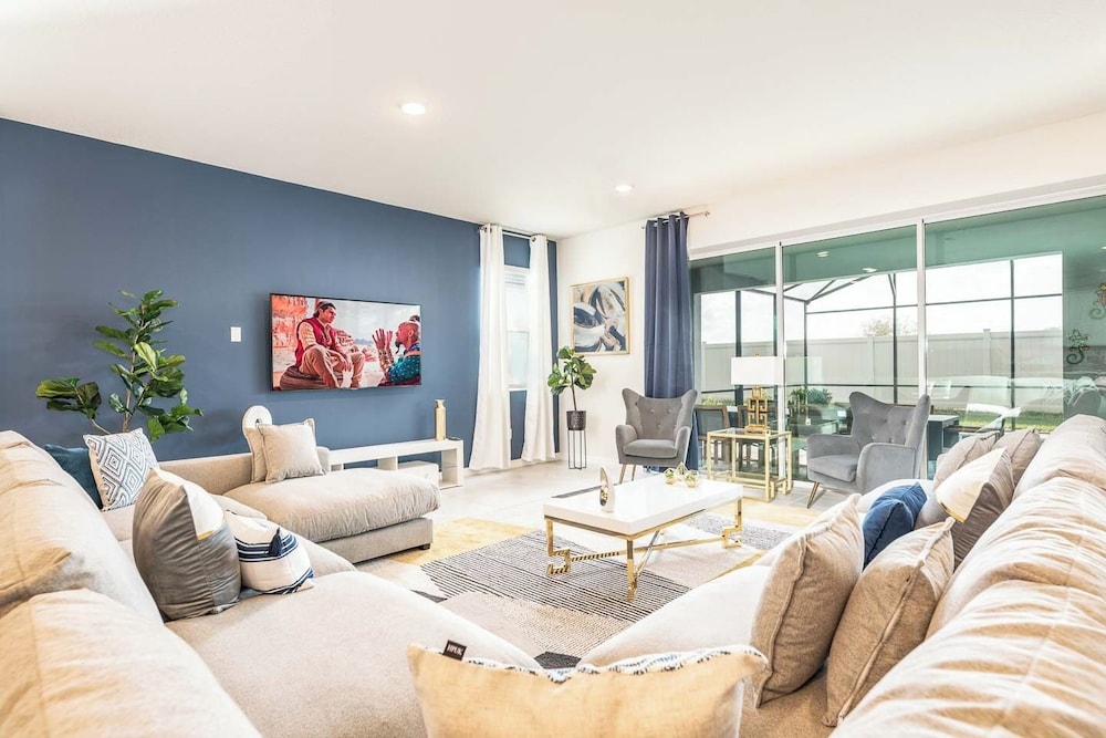 Spacious 9-bedroom Orlando vacation home