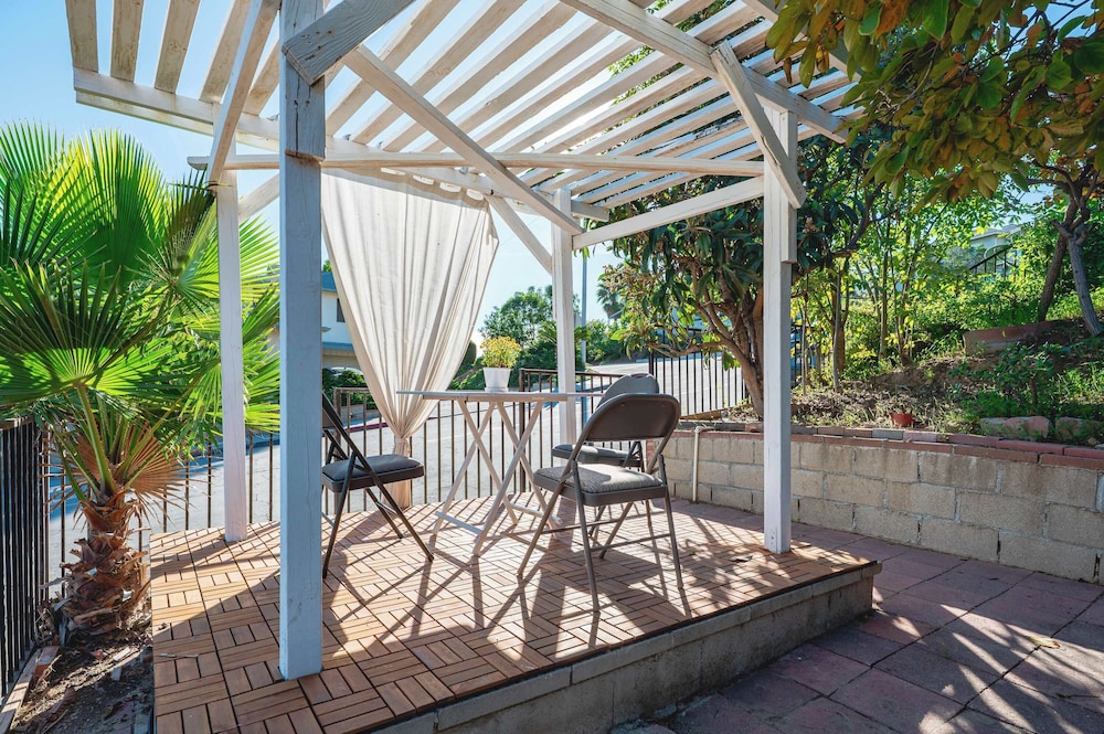 Newly Updated Family Retreat Safe Area Near Dtla