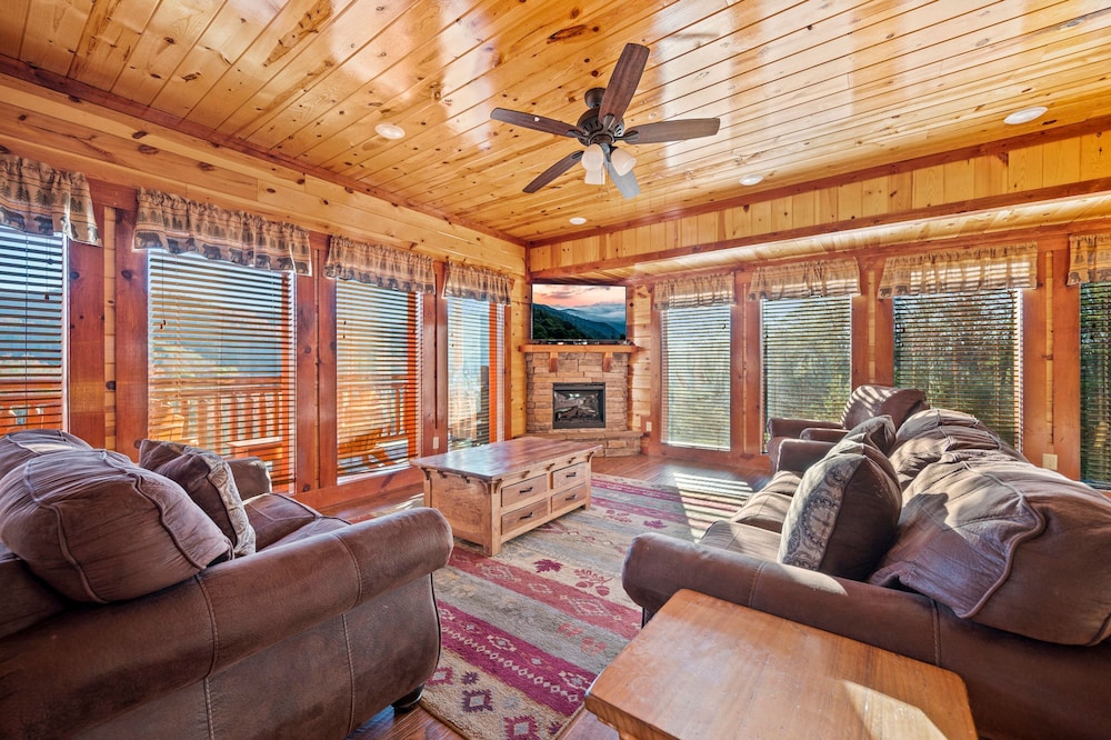 Exquisite Getaway w Indoor Pool Theater