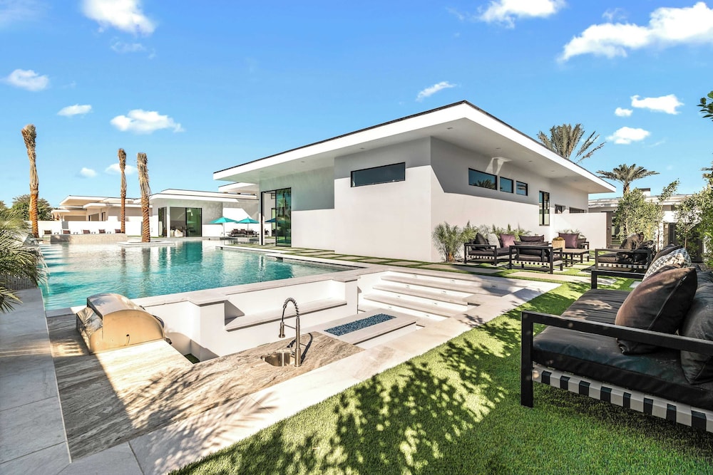 Fine Luxe Retreat w/ Pool & Hot Tub Bravo Villa #15 by Avantstay