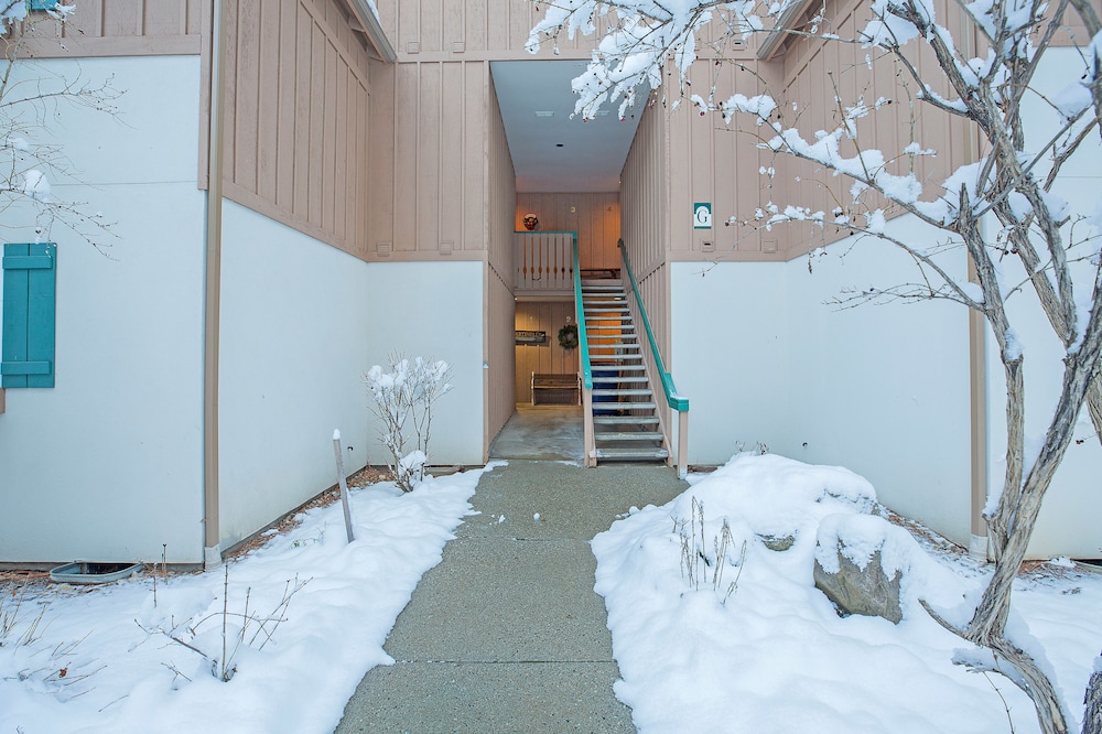 Hotel Alpine Villagers - Image 1