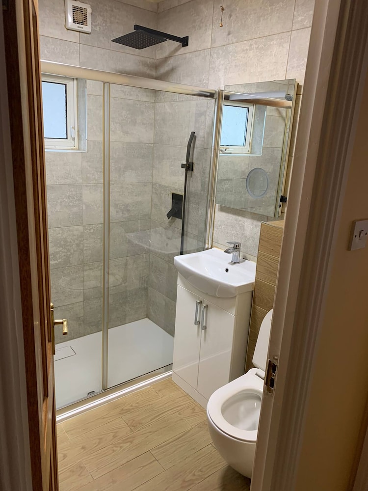 Room-king Bed With Shared Bath