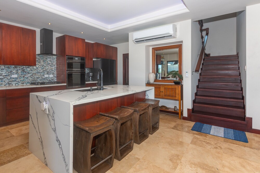 Pristine Bay 1005- Villa Loce 4 Bedroom Home