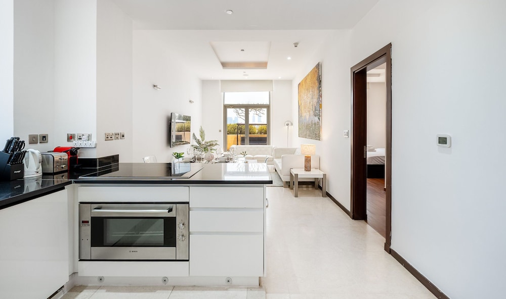 Exquisite 2BR w Exclusive Beach Access at the Palm