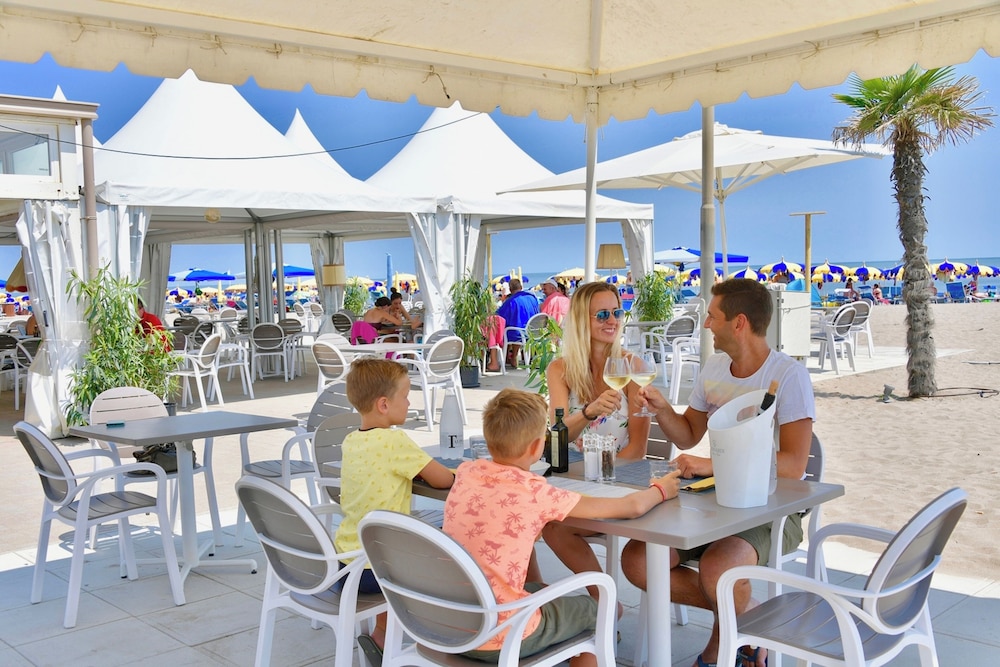 Isamar Holiday Village