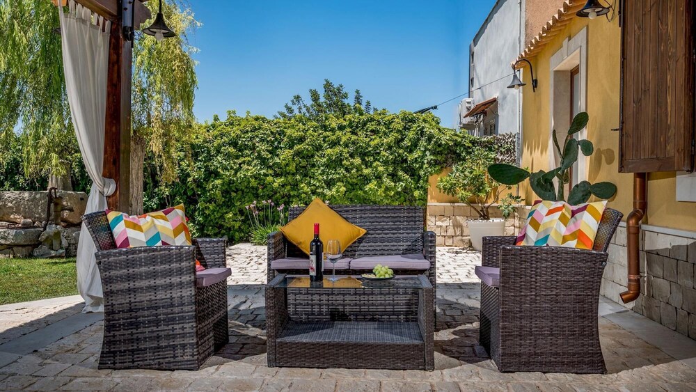 Villa Cutrera 6 Emma Villas view 3