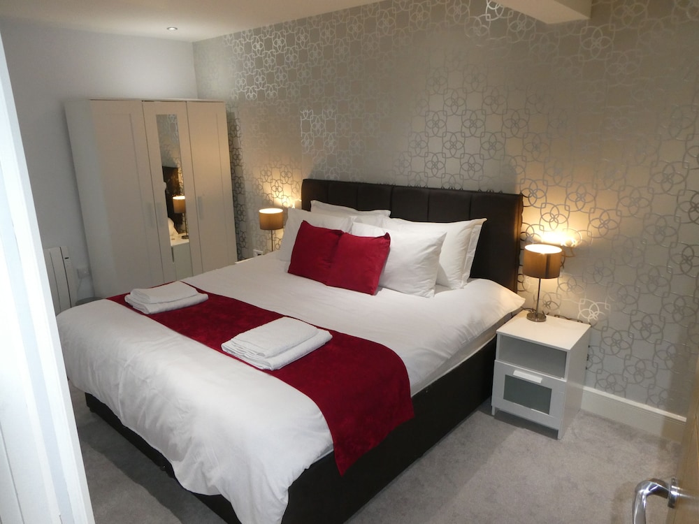 Riis Apartments Camberley view 5