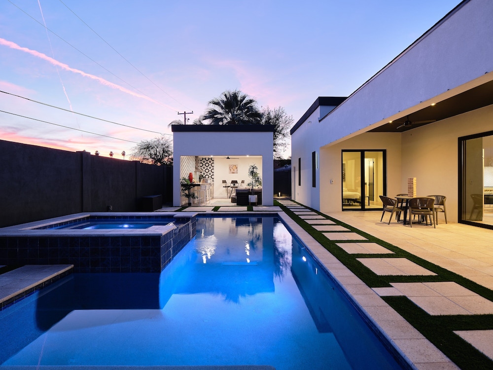 Havana - Walk to Old Town - Heated Pool & Spa