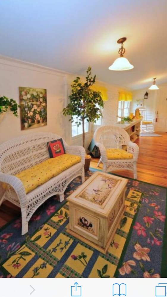 Frog Hollow Bed and Breakfast