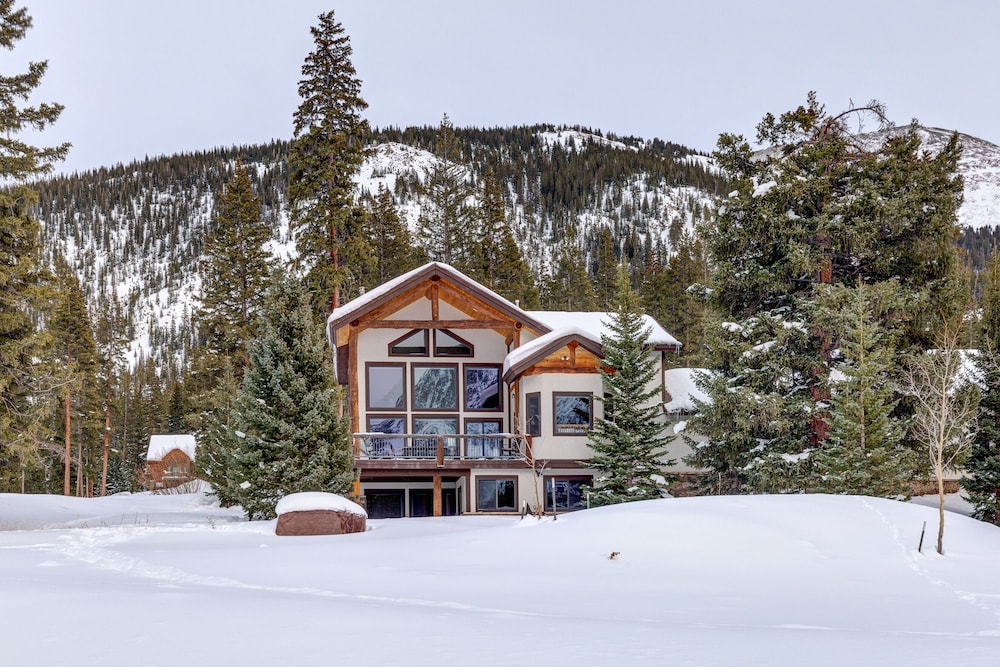 400 Whispering Pines Circle Private Home with Hot Tub