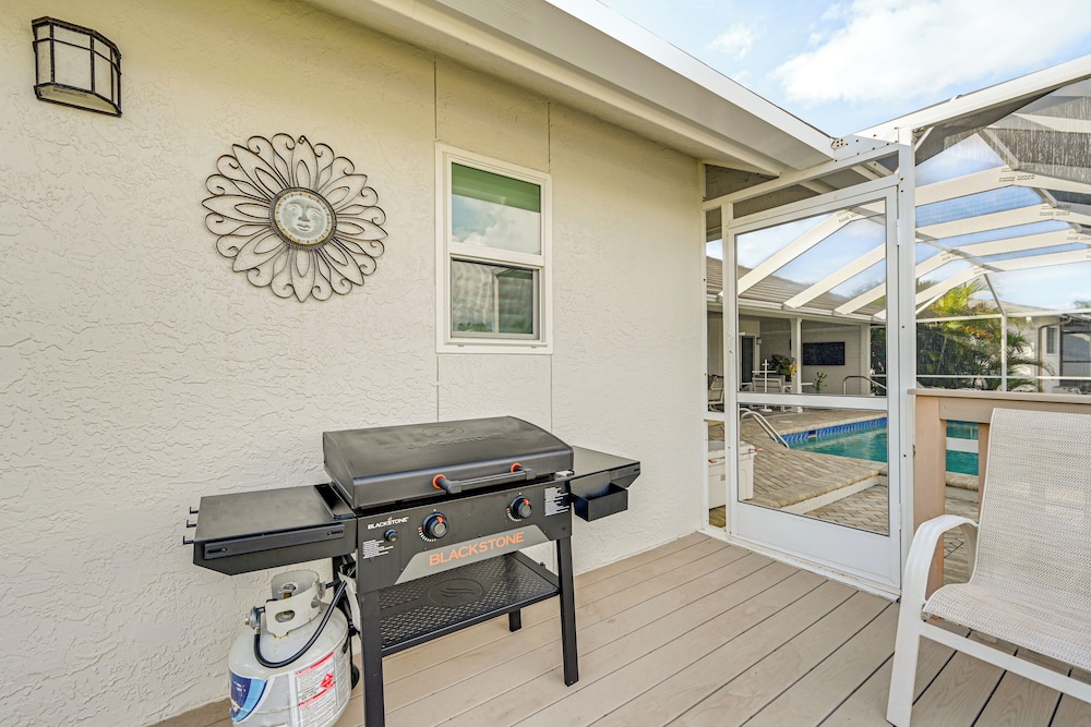 2 Mi to South Beach: Waterfront Home w/ Lanai!
