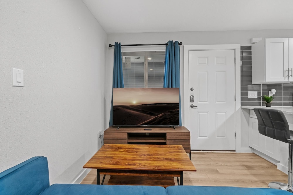 Stylish Studio Downtown Evonify - Property Image 12