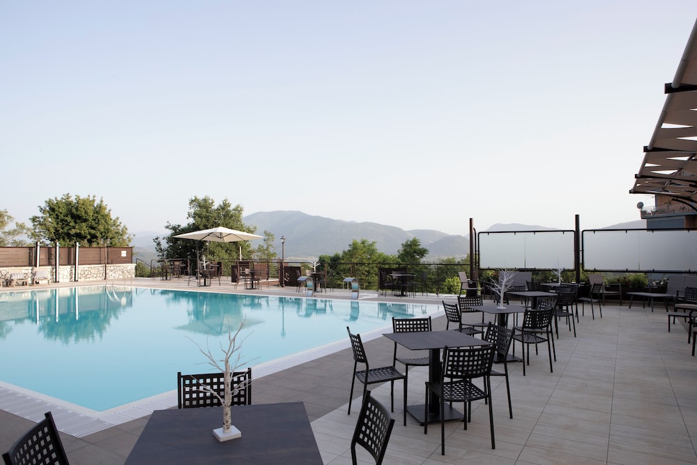 Lual Bleisure Hotel