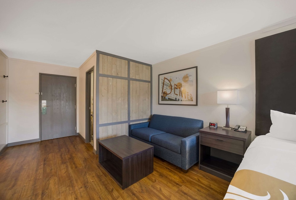 Castle Rock Vacations - Quality Inn  Suites Castle Rock/SW Denver - Property Image 4