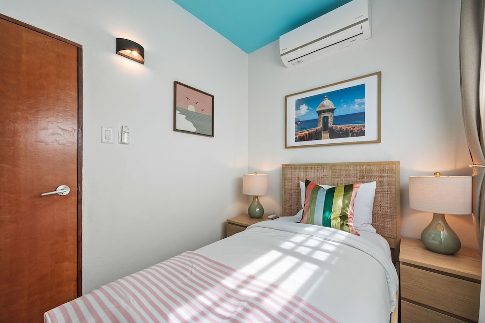 Condado Oasis Beachfront Access Pool