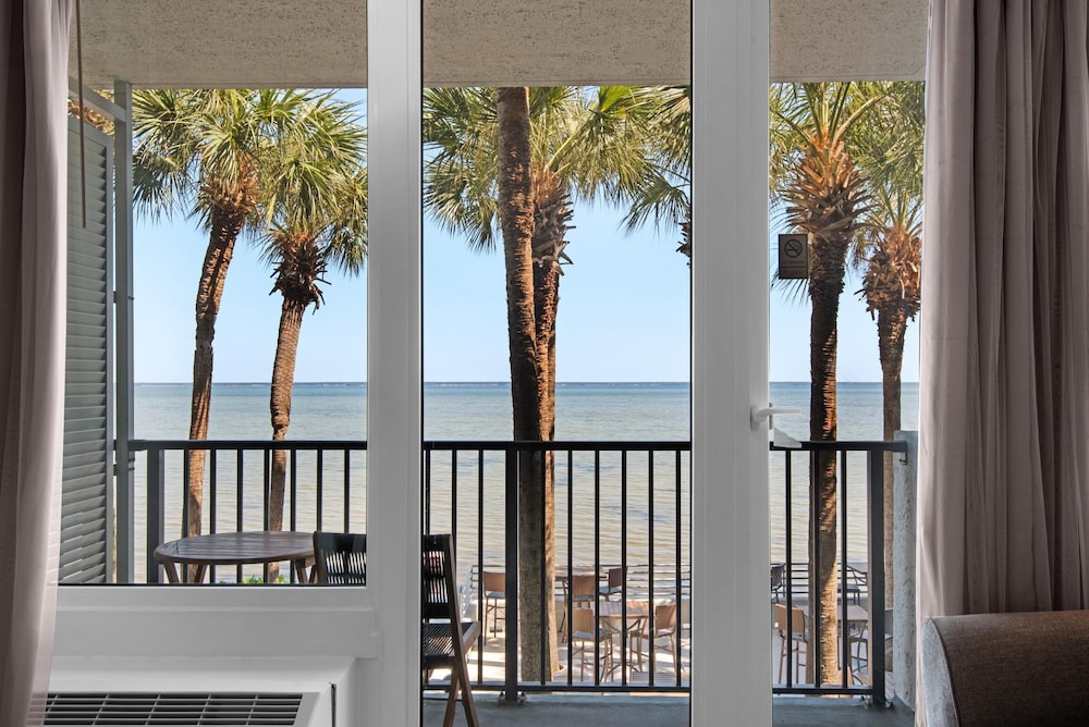 Bayside Inn 6282