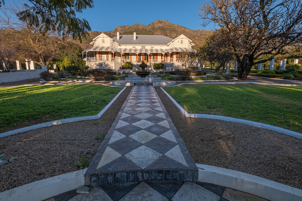 Merindol Manor