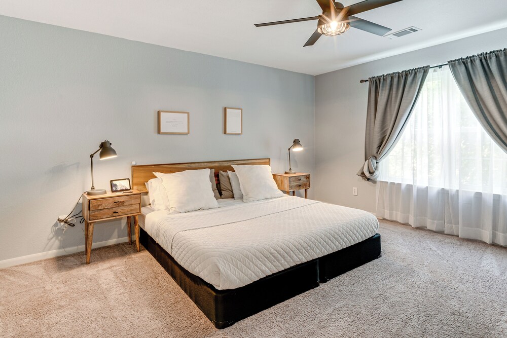 6 Mi to Northshore Park: Family Home w/ Pool!