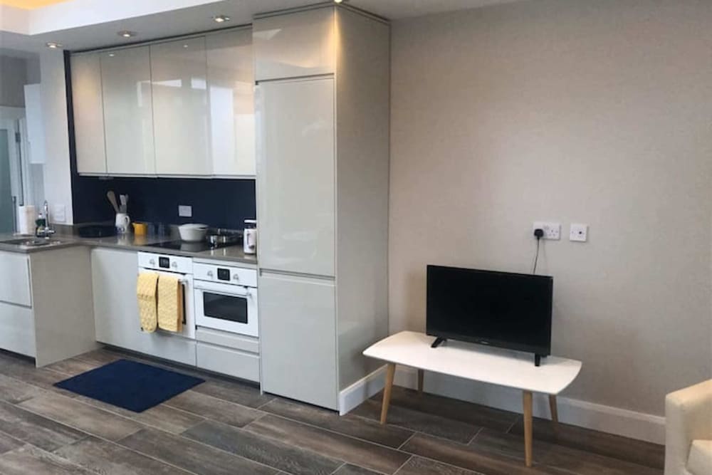 Modern 1 Bed 1 Bath in Central Dublin Location