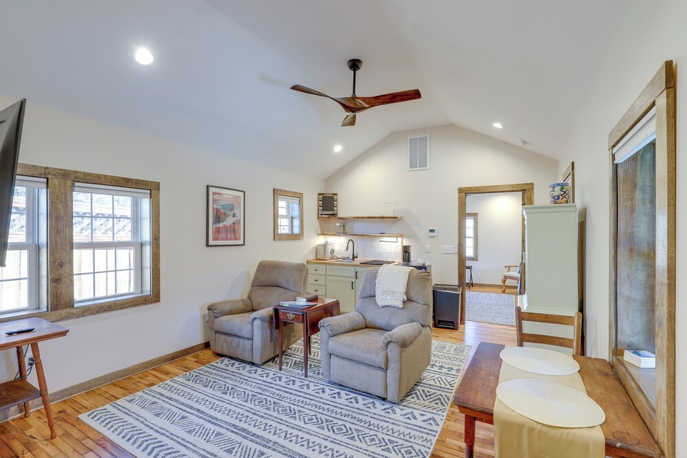 2 Blocks to AT: Mountain View Cabin Unit 2