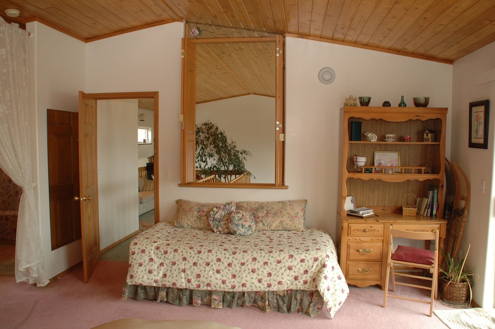 Homer Vacations - Majestic View BB - Property Image 3