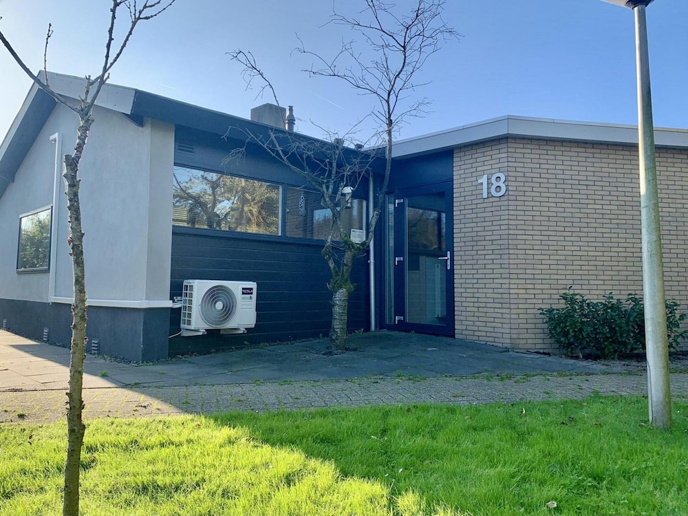 Bungalow in Sint Maartenszee With Veranda