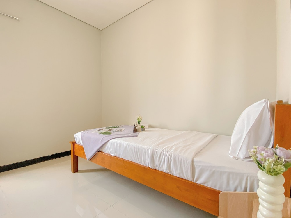 New Furnished And Comfy 2Br Apartment Nifarro Park