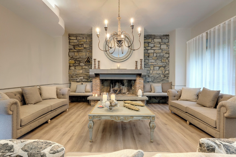 Entire Hilltop Villa With Private Pool In Palazzuolo Sul Senio