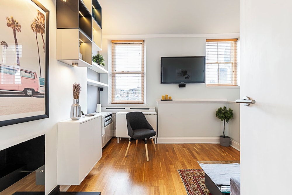 Charming One-bedroom Gem in Earls Court