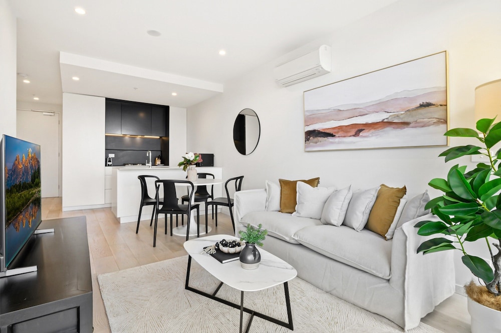 South Yarra Stay With Balcony Views