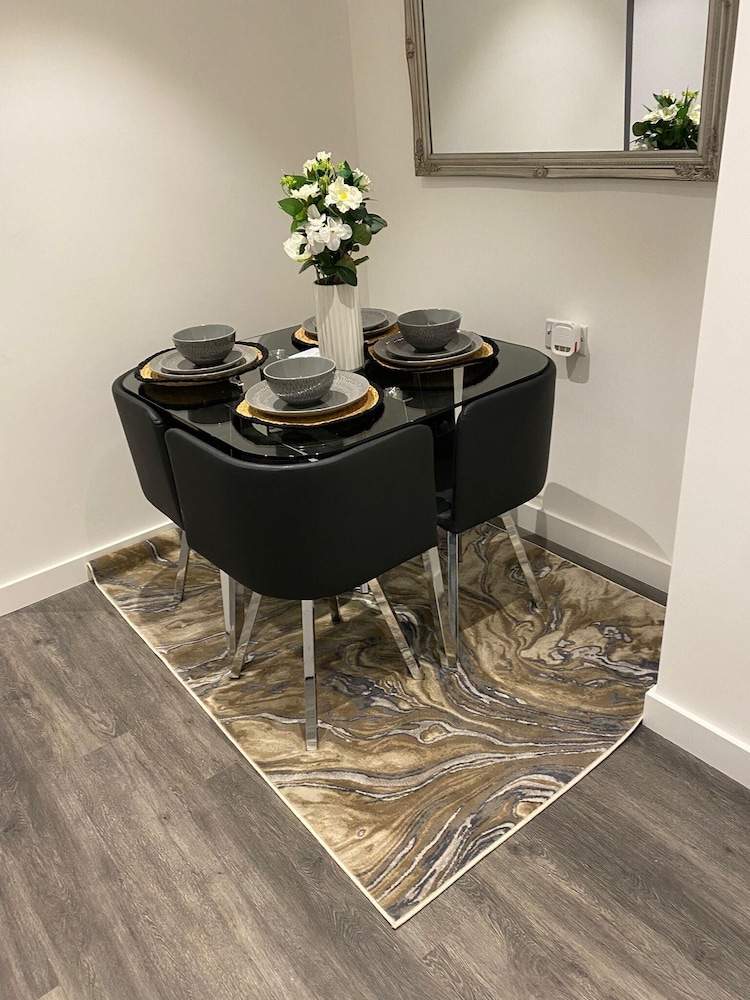 4 Guests - Petok - Parking - 35min Central London