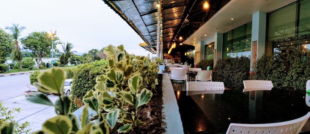 The Viangtak Riverside Hotel
