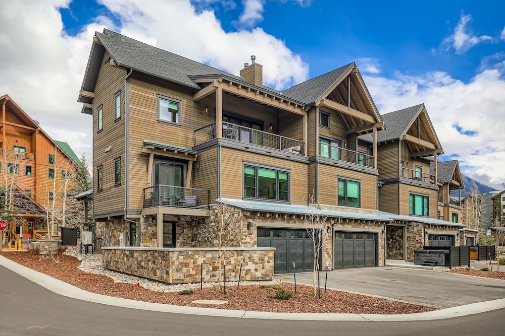 37 Alcove 3 Bedroom Townhouse