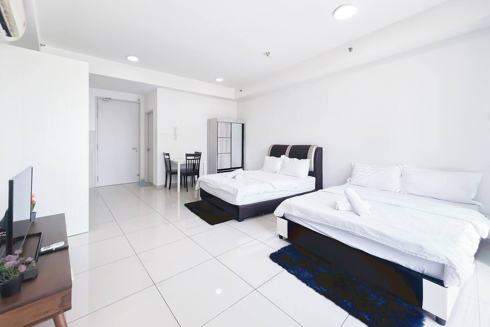 ICity Luxury Condo by Smarthome