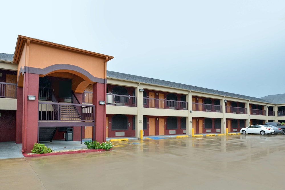 Americas Best Value Inn  Suites San Benito - Property Image 14