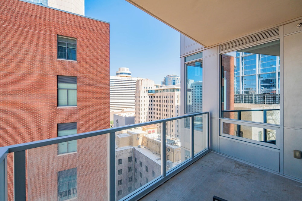 ROVE LIVING/KL - 44 Monroe