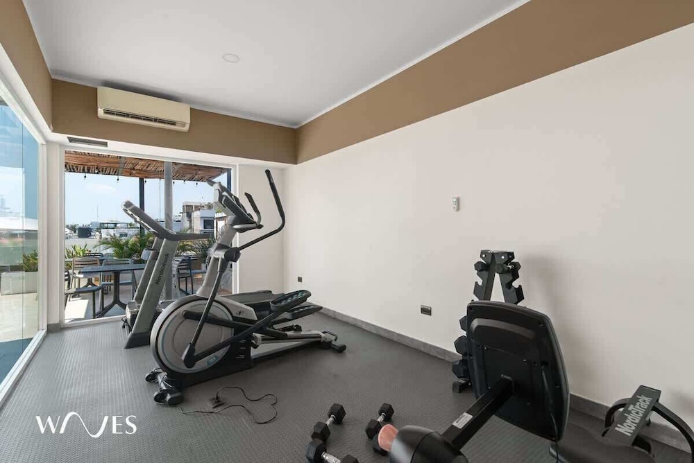 1 Br. W/5th Avenue View Steps From the Beach