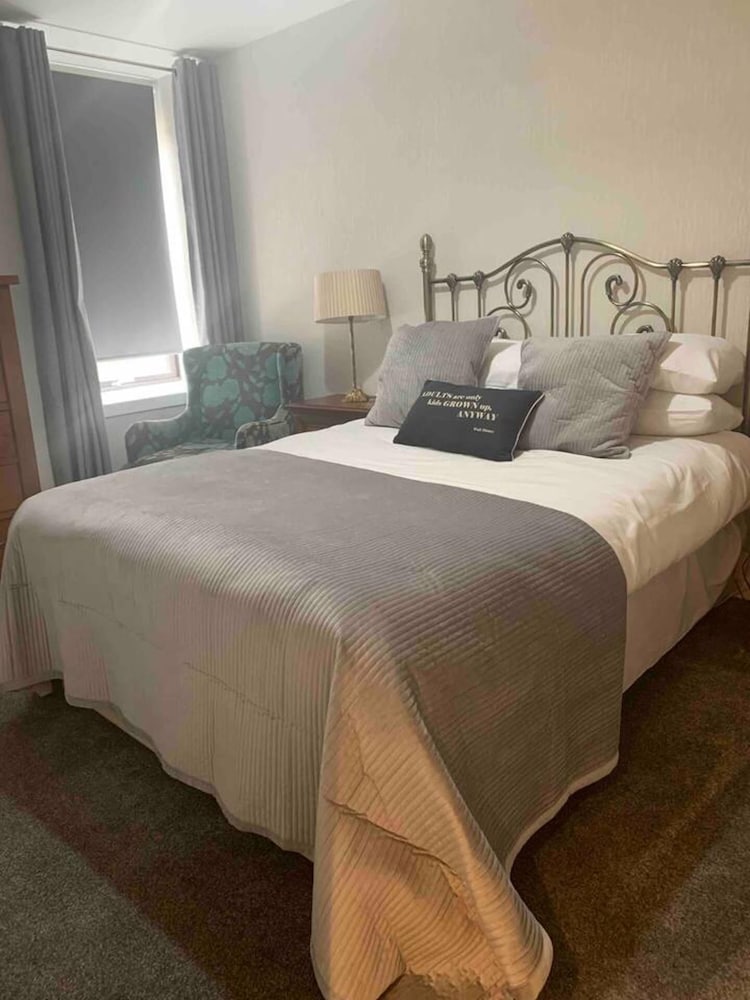 the Crescent, Large Spacious Central Flat view 4