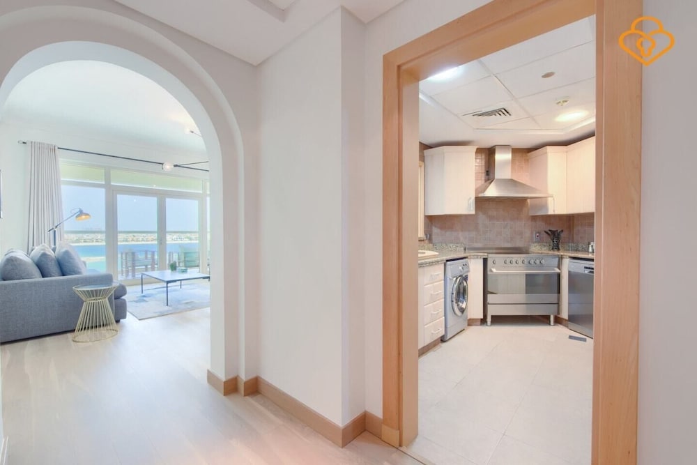Building No. 2 Shoreline  Palm Jumeirah - Apartment 405