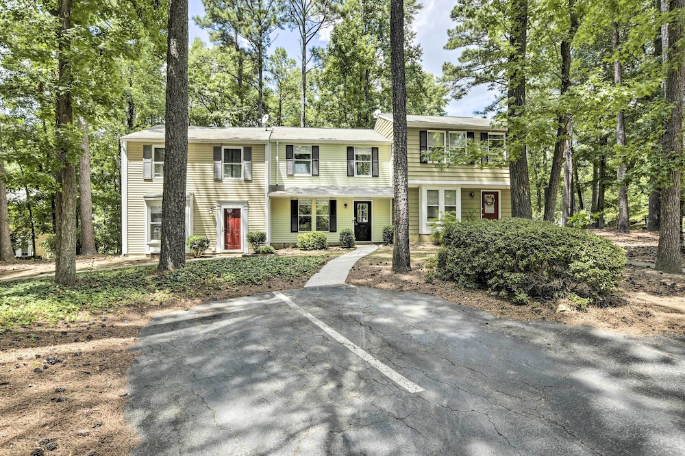 Walk to Dtwn & Breweries: Townhome in Cary! view 3