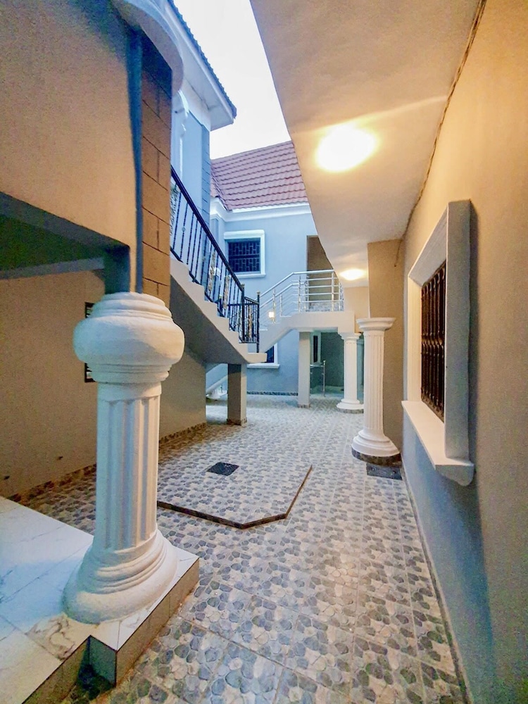 Star Light Apt #3 - The Retreat Apartments view 5