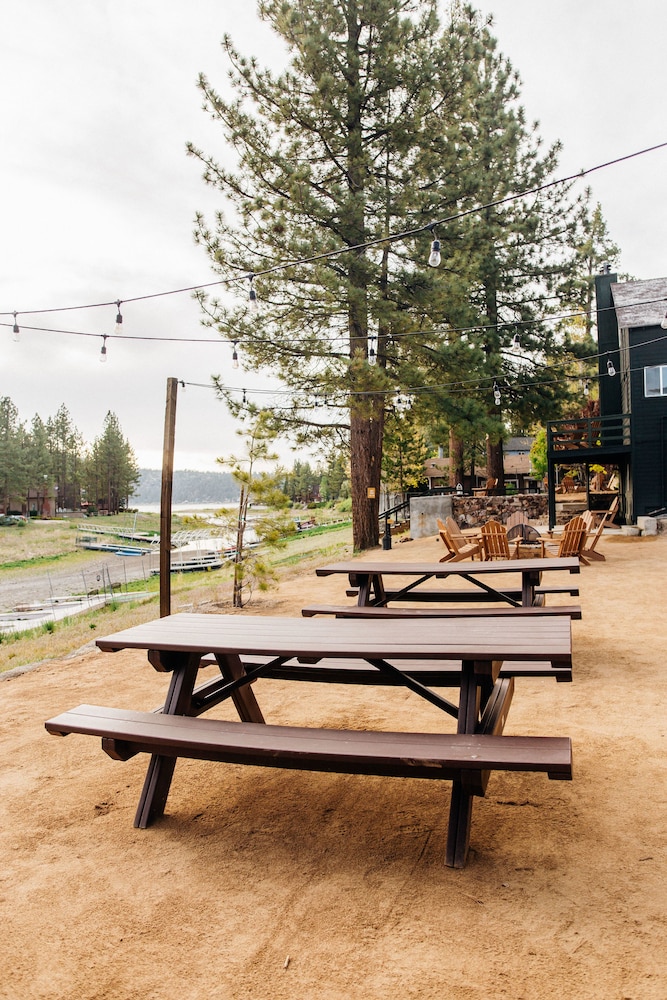 Noon Lodge at Mallard Bay