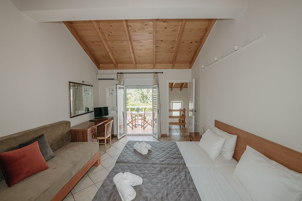 Corinthian Village photo 4