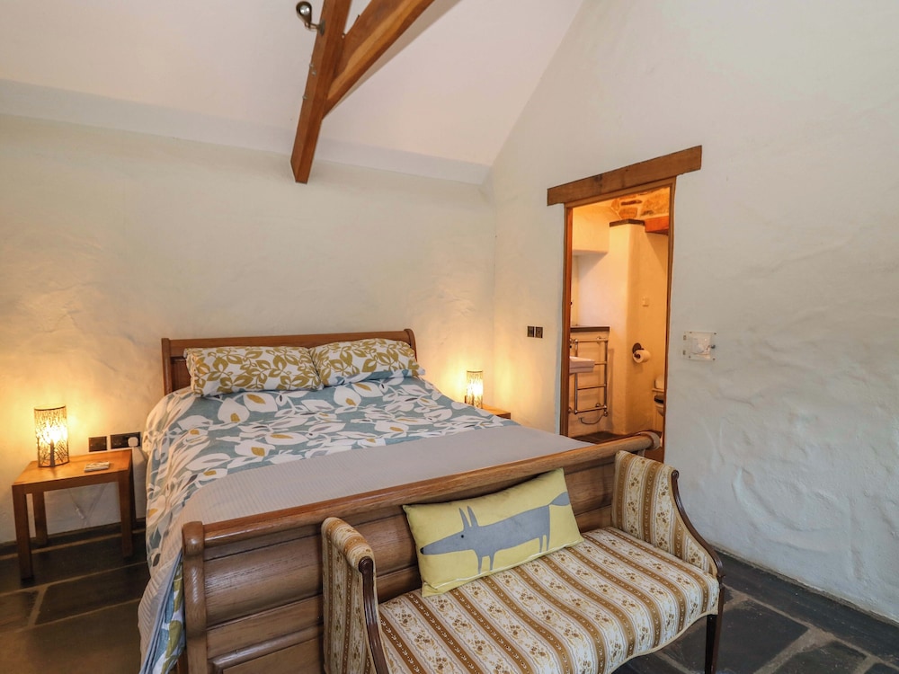 St Dogwells Barn