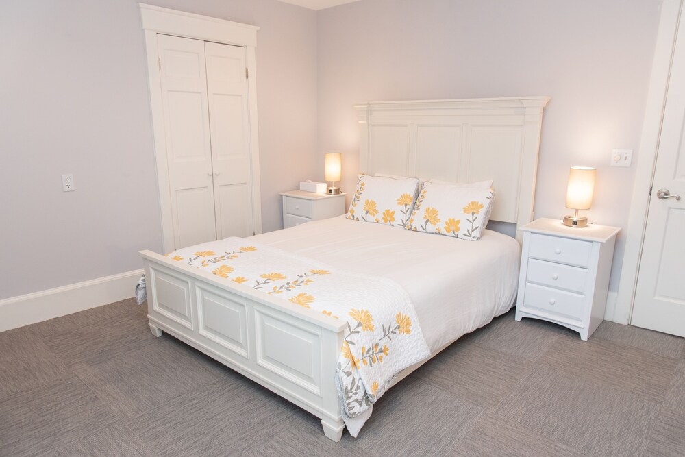 Portland Vacations - Inn On Peaks Island - Property Image 2