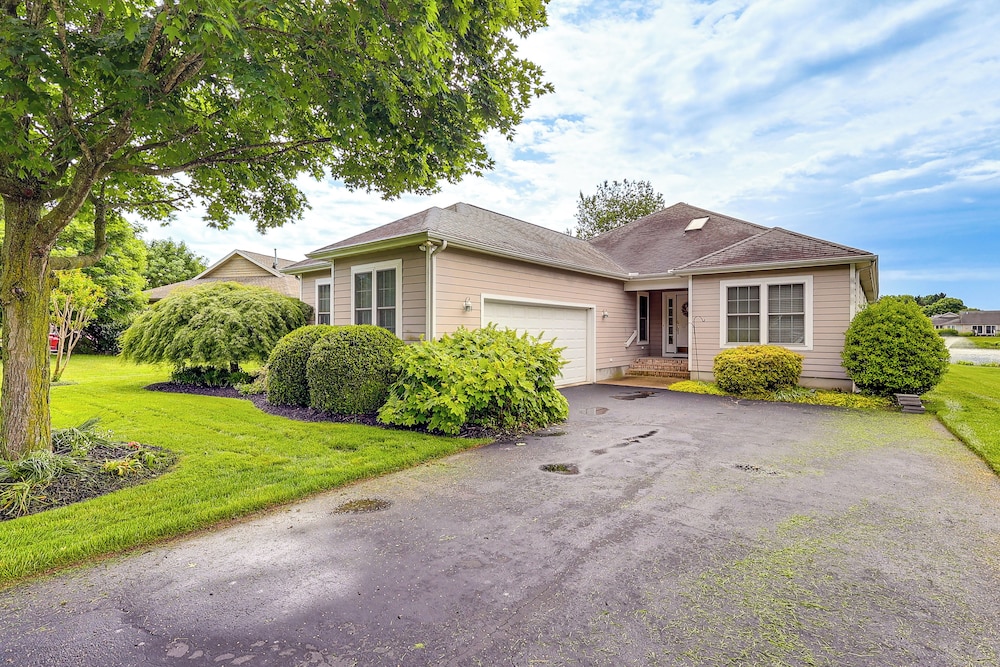 5 Mi to Beach: Lewes Home w/ Deck & Pond View view 5