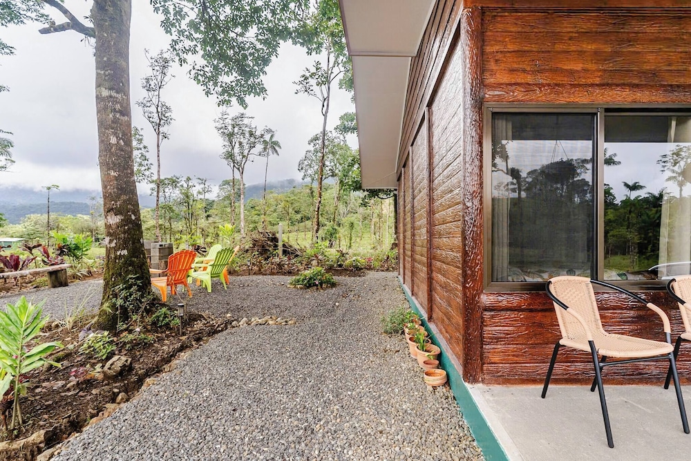 Pura Vidaville - Hiker's Hideaway
