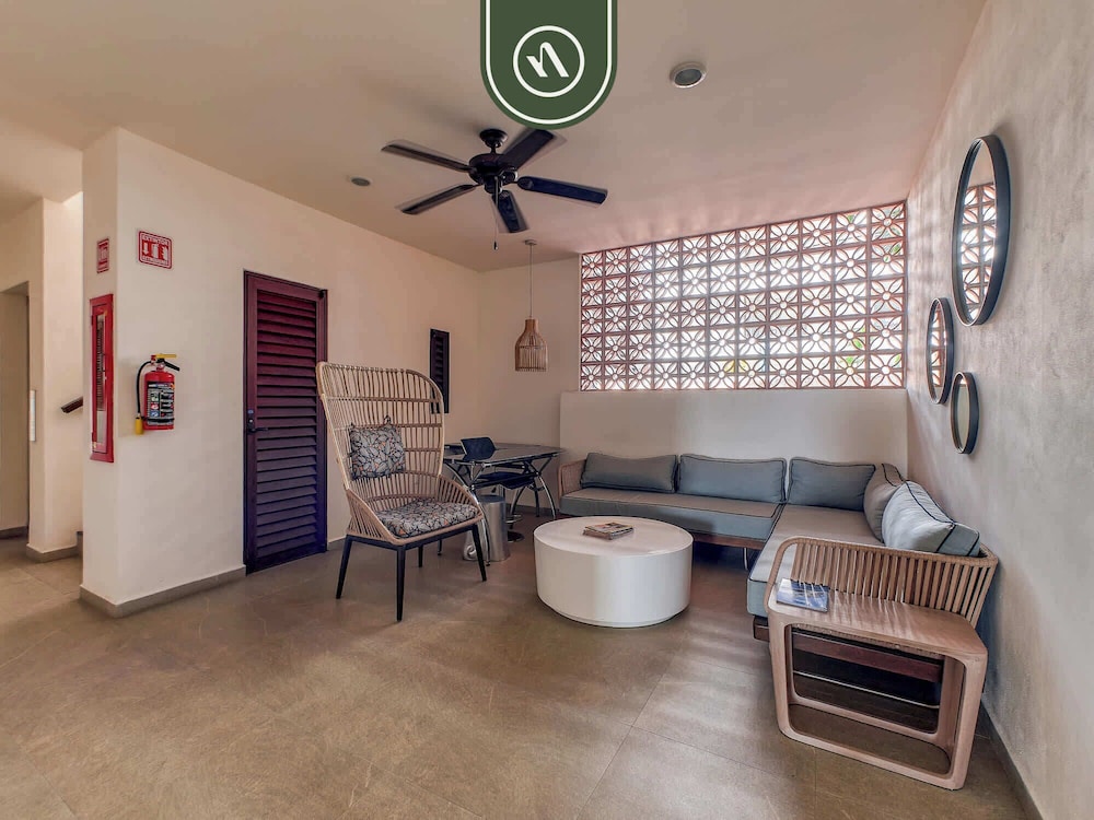 Oceanview 3 BR Condo Near the Beach - Pool