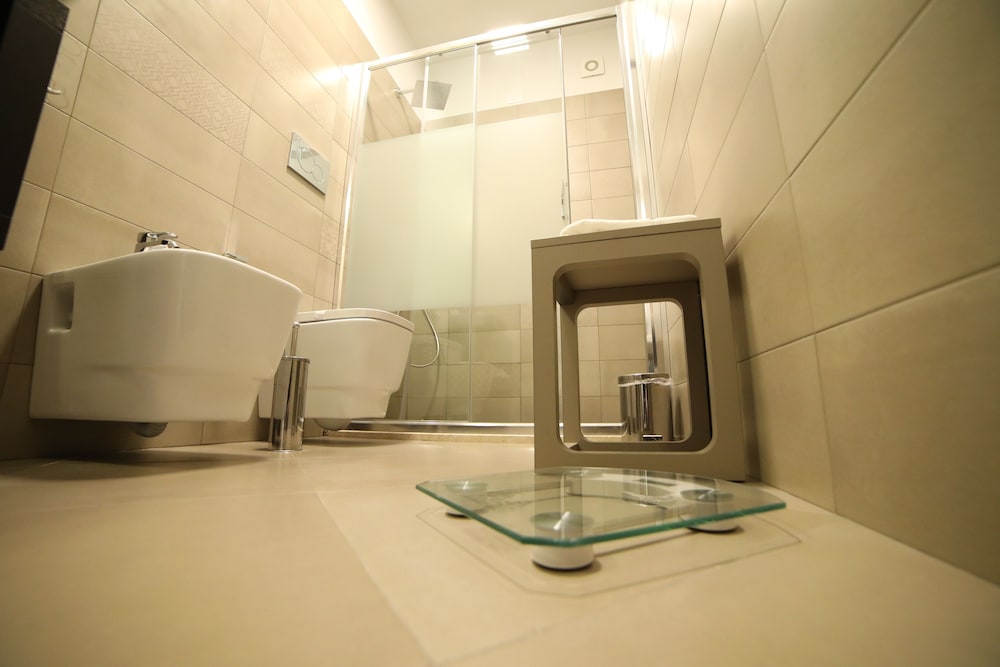 8 Room Hotel